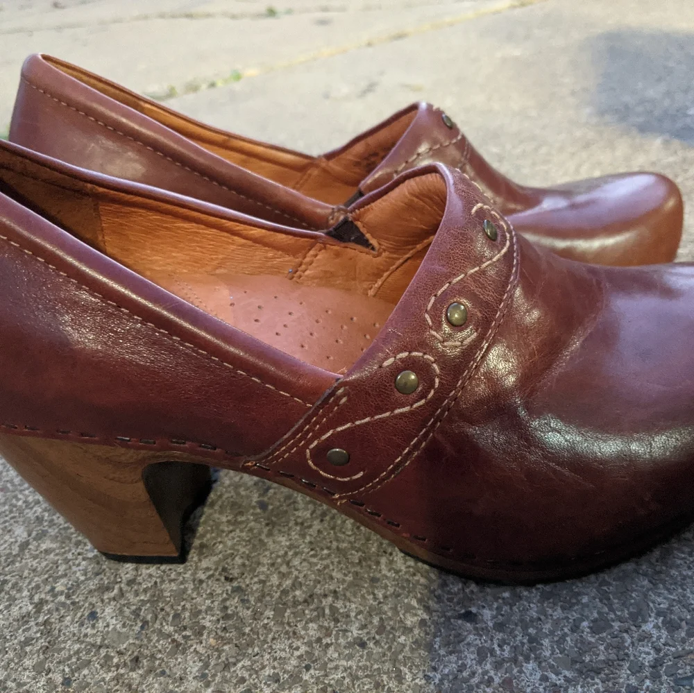 Women's Dansko Brown Studded Heels Size 11/41 - Picture 2 of 7